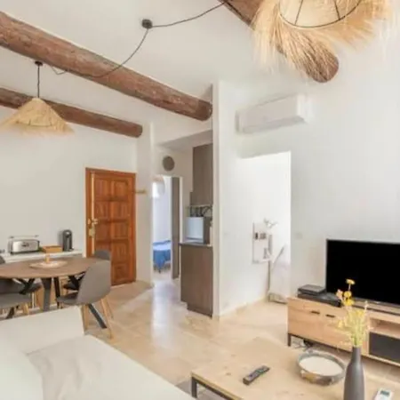 Cosy In Old Town Near The Beach And Port Appartement